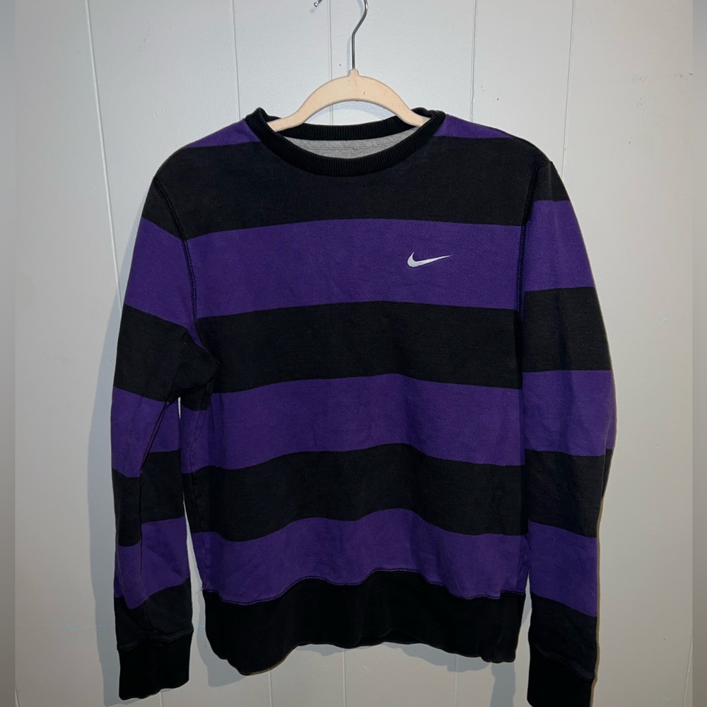 Vintage Y2K Nike sweatshirt, Early 2000’s black/purple